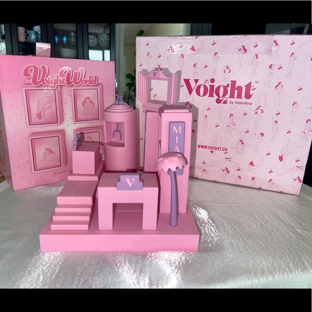 Valentina Voight - Voight World Charging Dock
